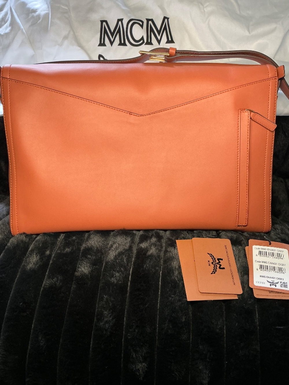 MCM NWT Diamant 3D Leather Messenger BAG comes with dust bag - Picture 2 of 13